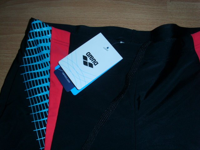 Badehose von Arena, schwarz-bunt, Gr. L (6) mit Etikett