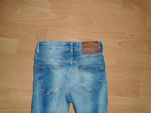 Skinnyjeans von H&M, blau mit Waschungen, Gr. 128