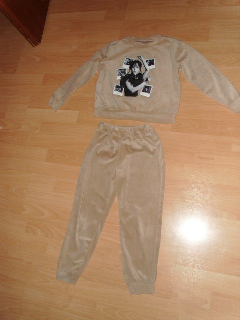 Zweiteiler, beige mit Motiv, Gr. 122/128