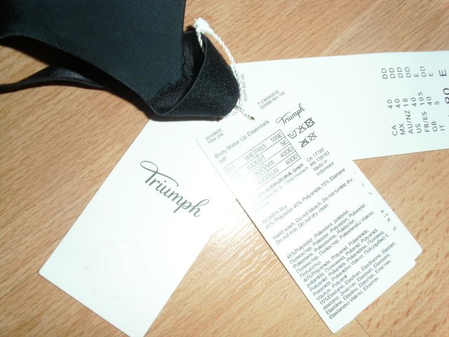 BH von Triumph, schwarz mit Bügel, Gr. 90 E mit Etikett