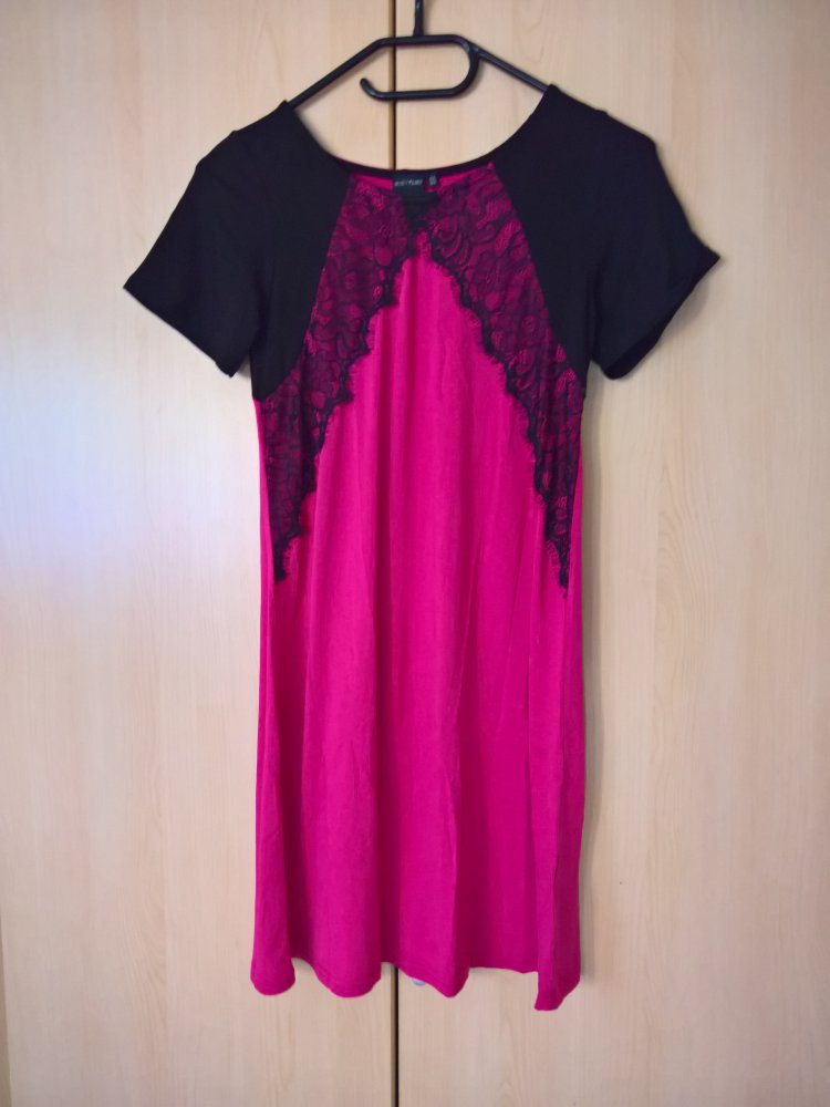 ungetragenes Kleid Gr. 32/34 (XS) schwarz pink
