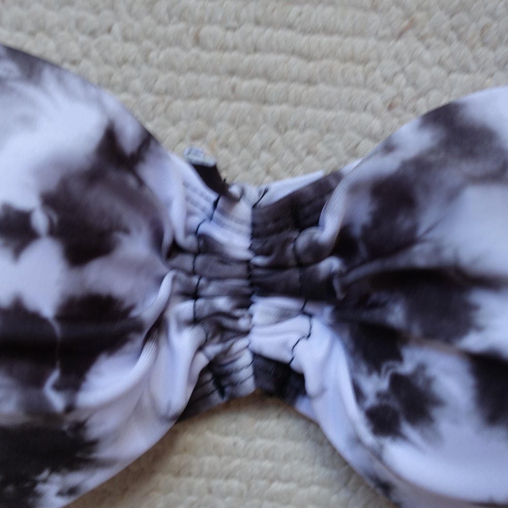 Bikini-Oberteil, Neu, Gr. M bzw. ca. Gr. 40/42, Softschalen
