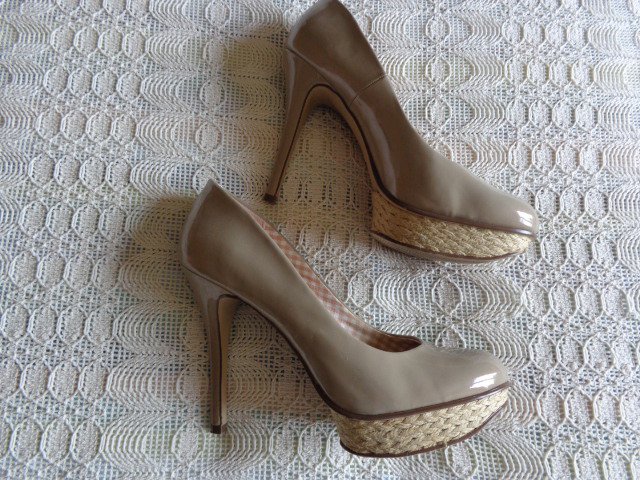 #Pumps High Heels Gr. 39, beige, Glanz/Lack, Graceland