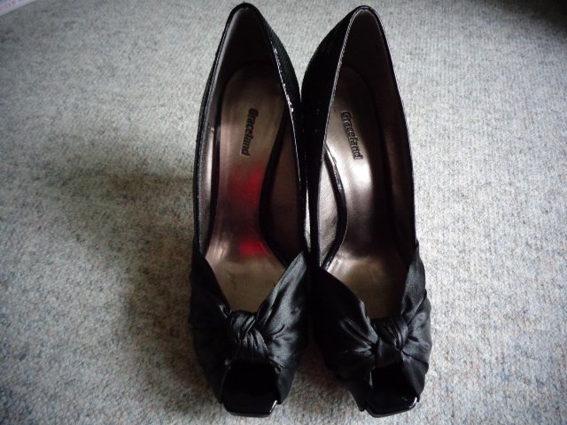 Damenschuhe Pumps Peeptoes Gr. 39 schwarz 