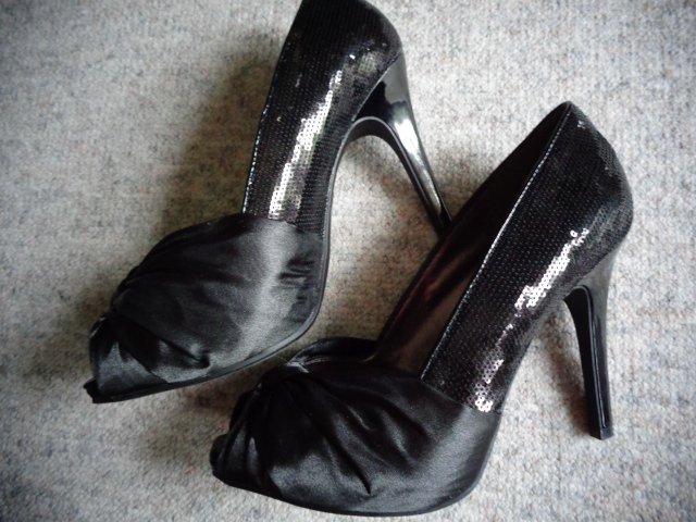 Damenschuhe Pumps Peeptoes Gr. 39 schwarz 