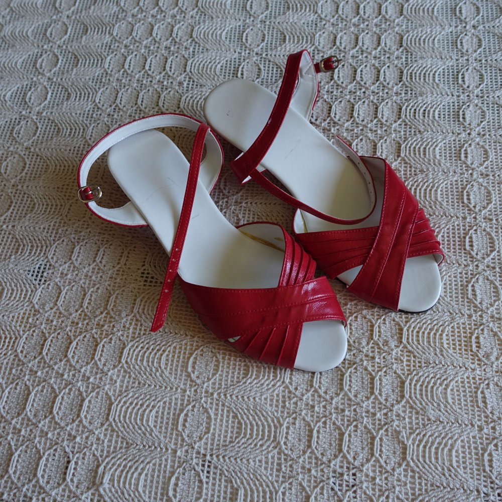 Riemchen-Sandaletten, rot, Gr. 37, nicht getragen, Kunstleder