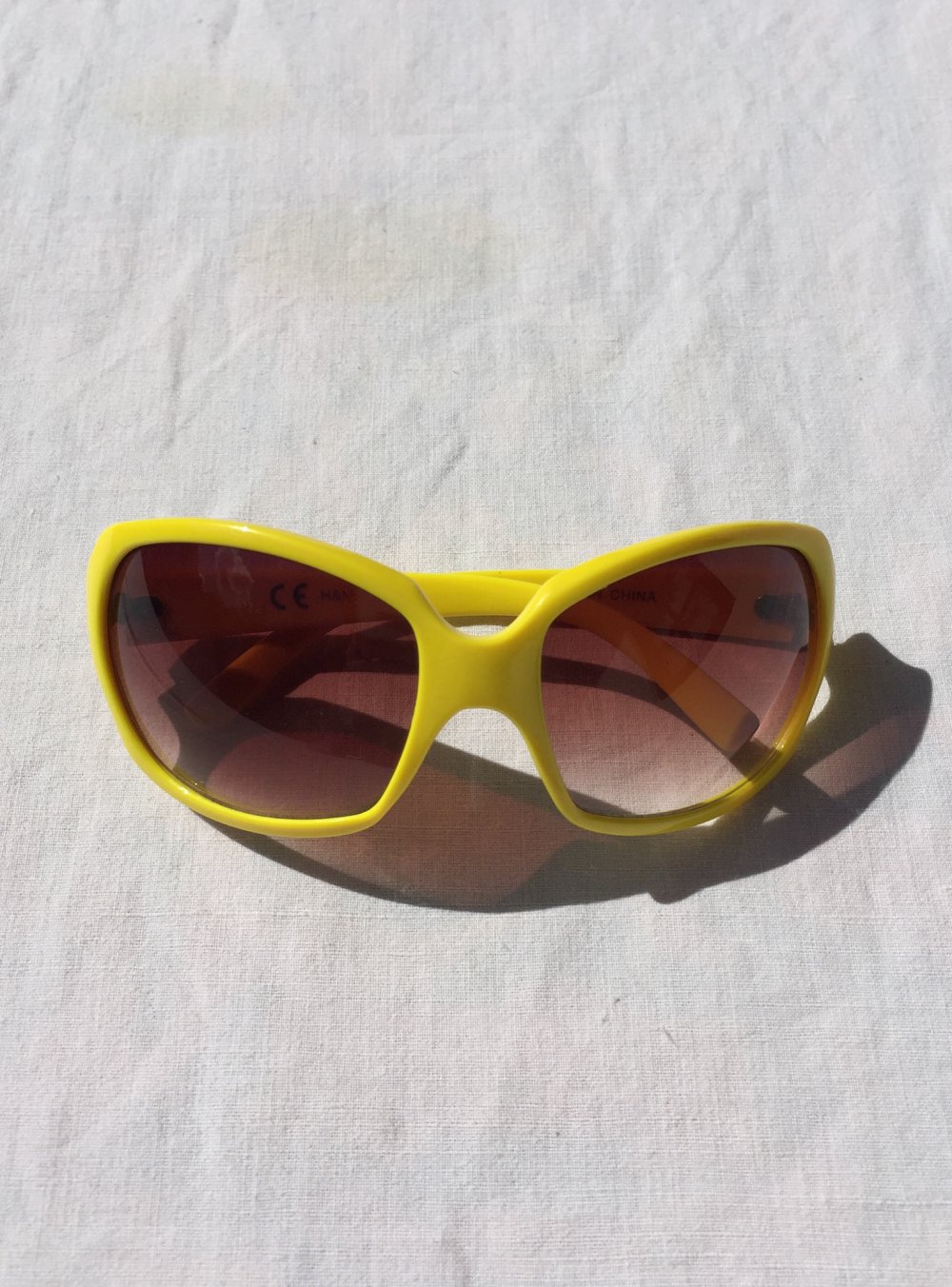 Sonnenbrille gelb