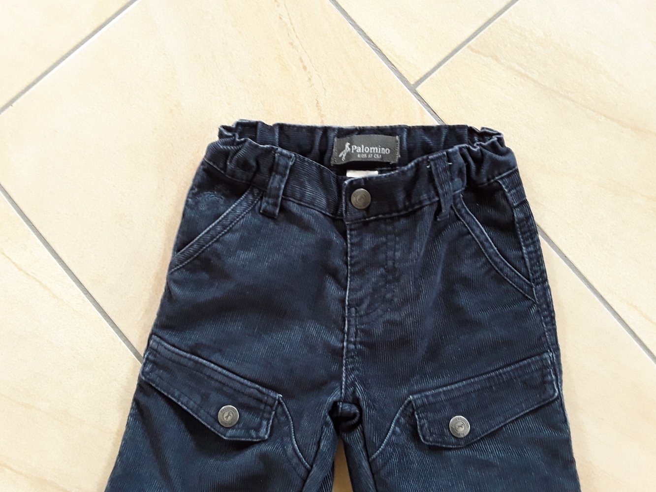 anthrazitfarbene Cordhose in Gr. 98