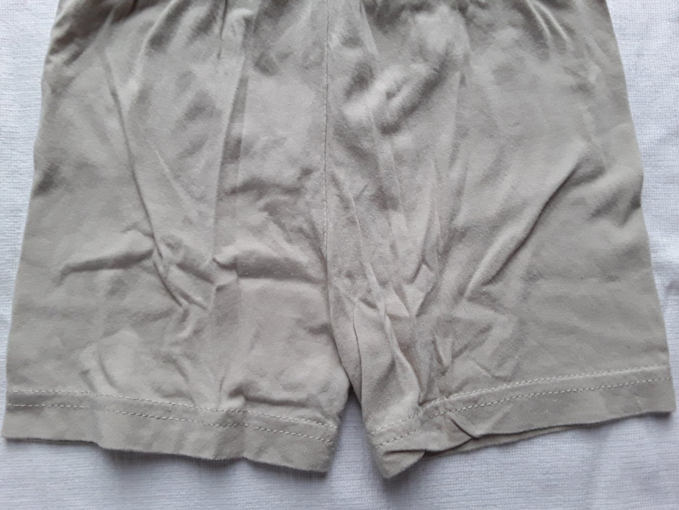 beige kurze Hose in Gr. 80
