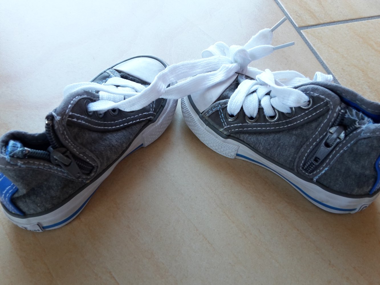 knöchelhohe Sneaker in Gr. 21 