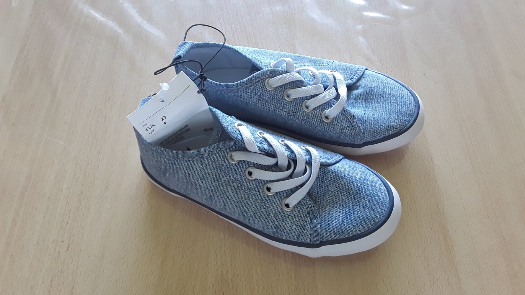 neue hellblaue Sneaker Gr. 27 H&M