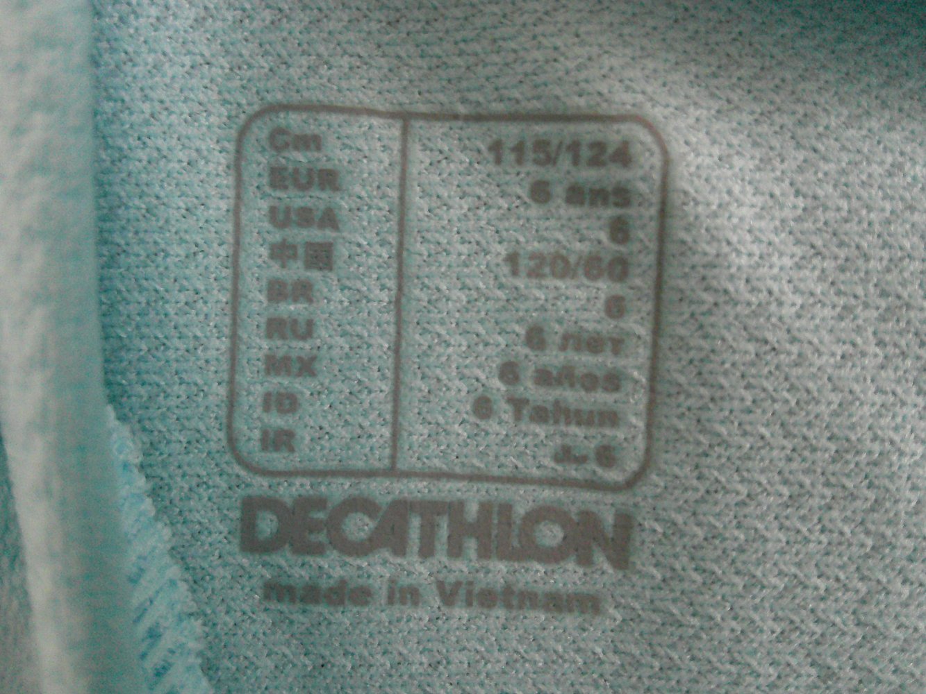 hellblaues Sportshirt Größe 116/122 von Decathlon