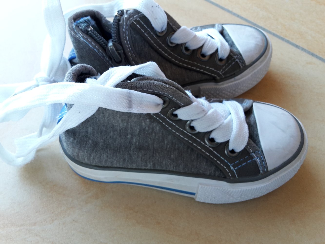 knöchelhohe Sneaker in Gr. 21 