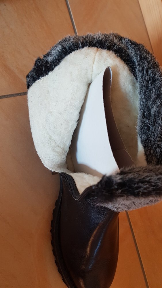 neue schöne warme Stiefletten Gr. 39 von Caprice