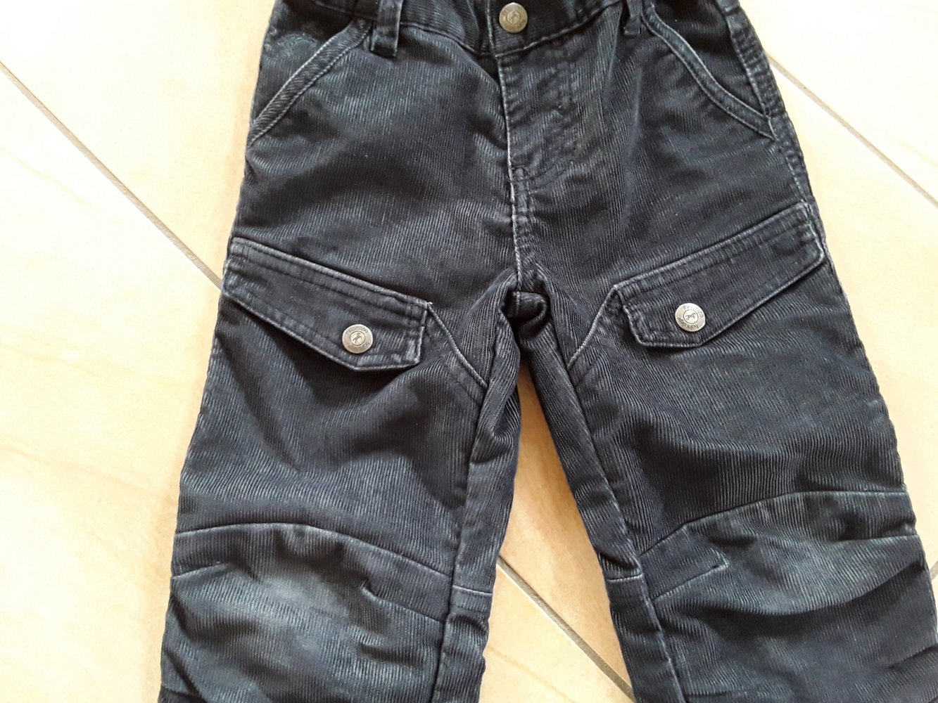 anthrazitfarbene Cordhose in Gr. 98