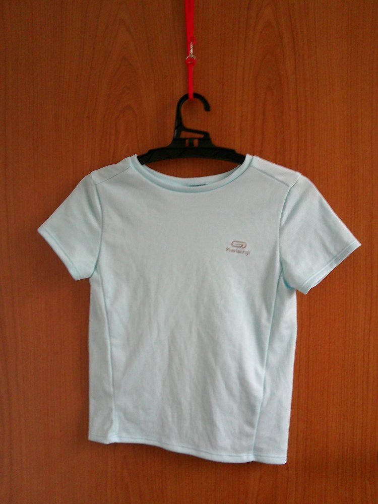 hellblaues Sportshirt Größe 116/122 von Decathlon