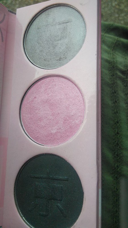 Essence hello tokyo 01 black Kimono Eyeshadow Lidschatten