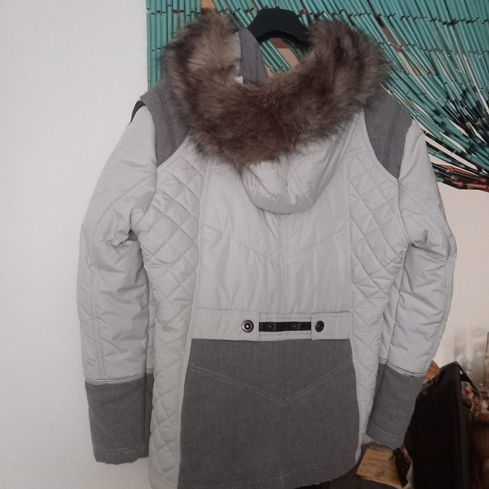 *** Super ~ Schöne ~ Winter ~ Jacke ~ Kapuze ***