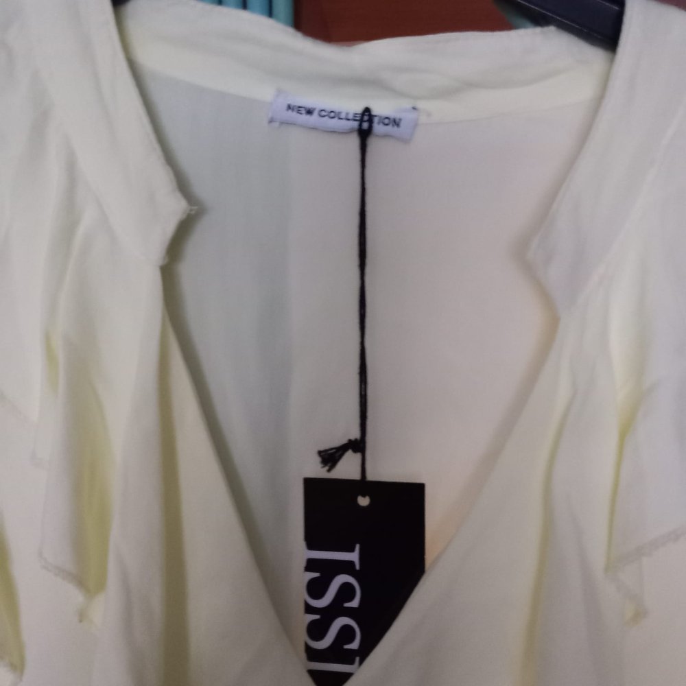 *** NEU ~ Shirt ~ Volant ***