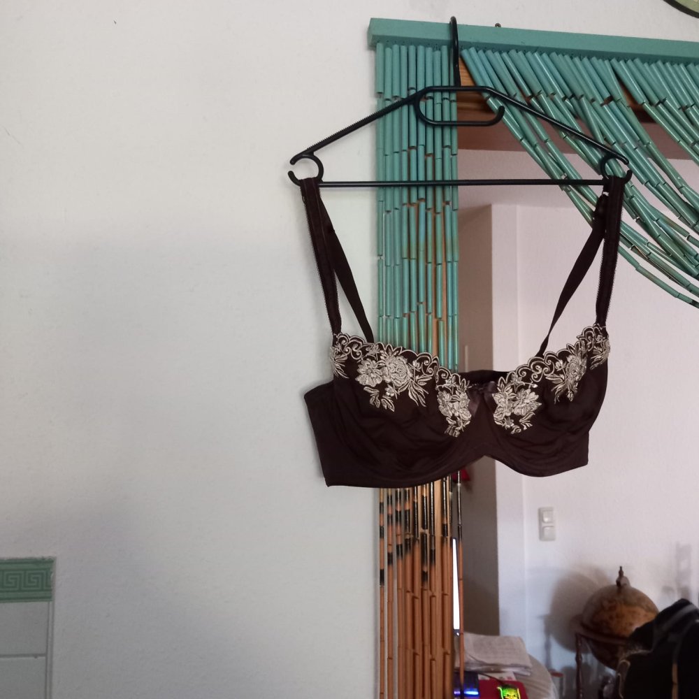 *** Neuwertiger ~ Büsten Halter ~ Miriale ***