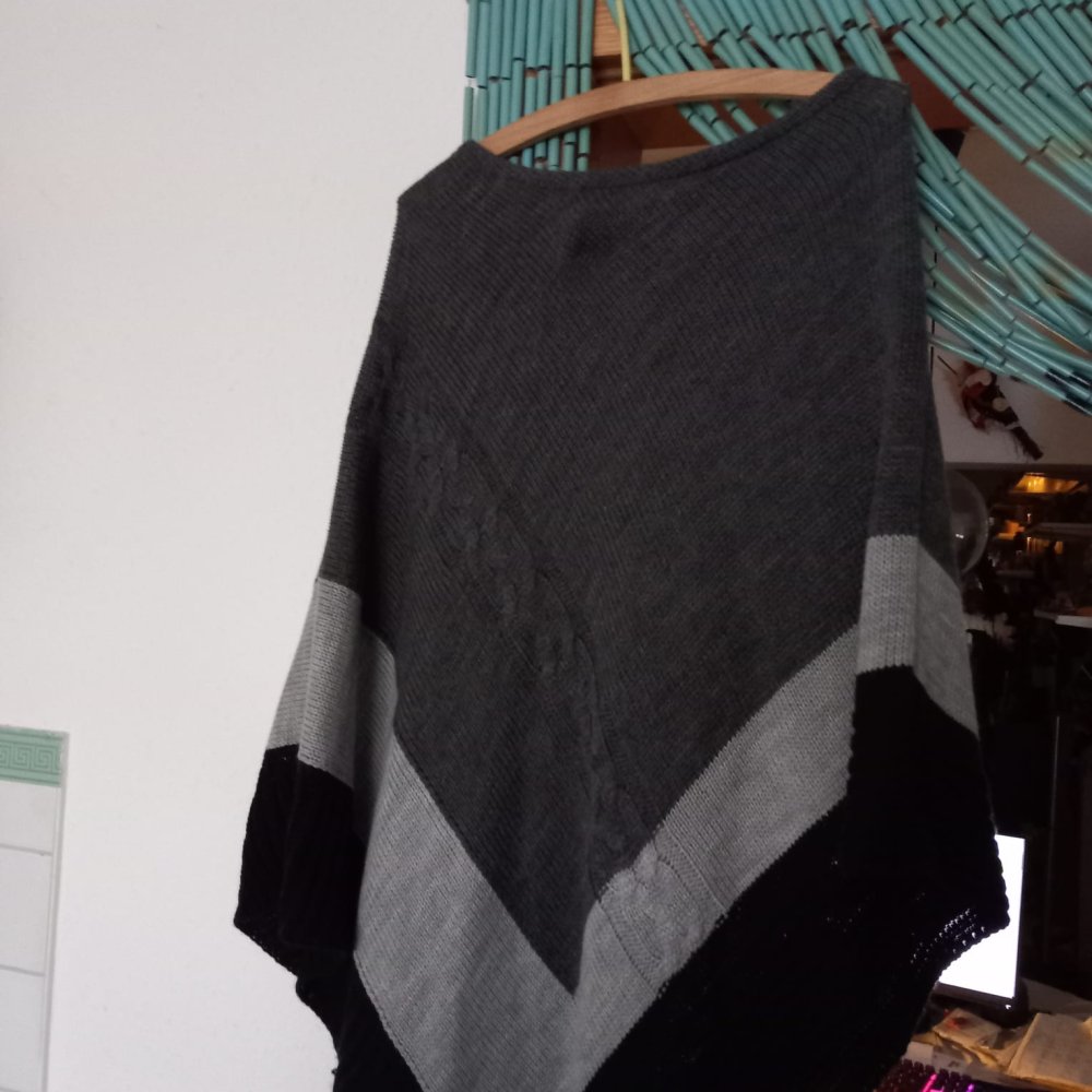 *** Poncho One Size ***