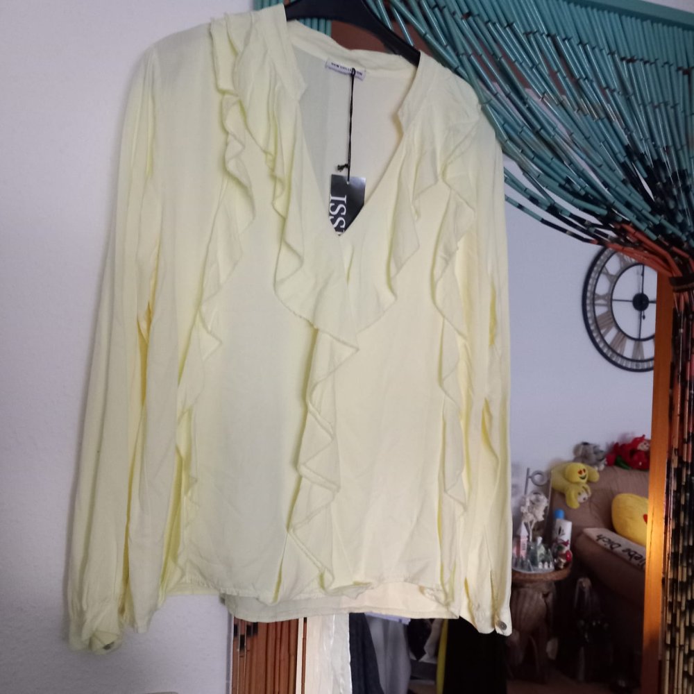 *** NEU ~ Shirt ~ Volant ***