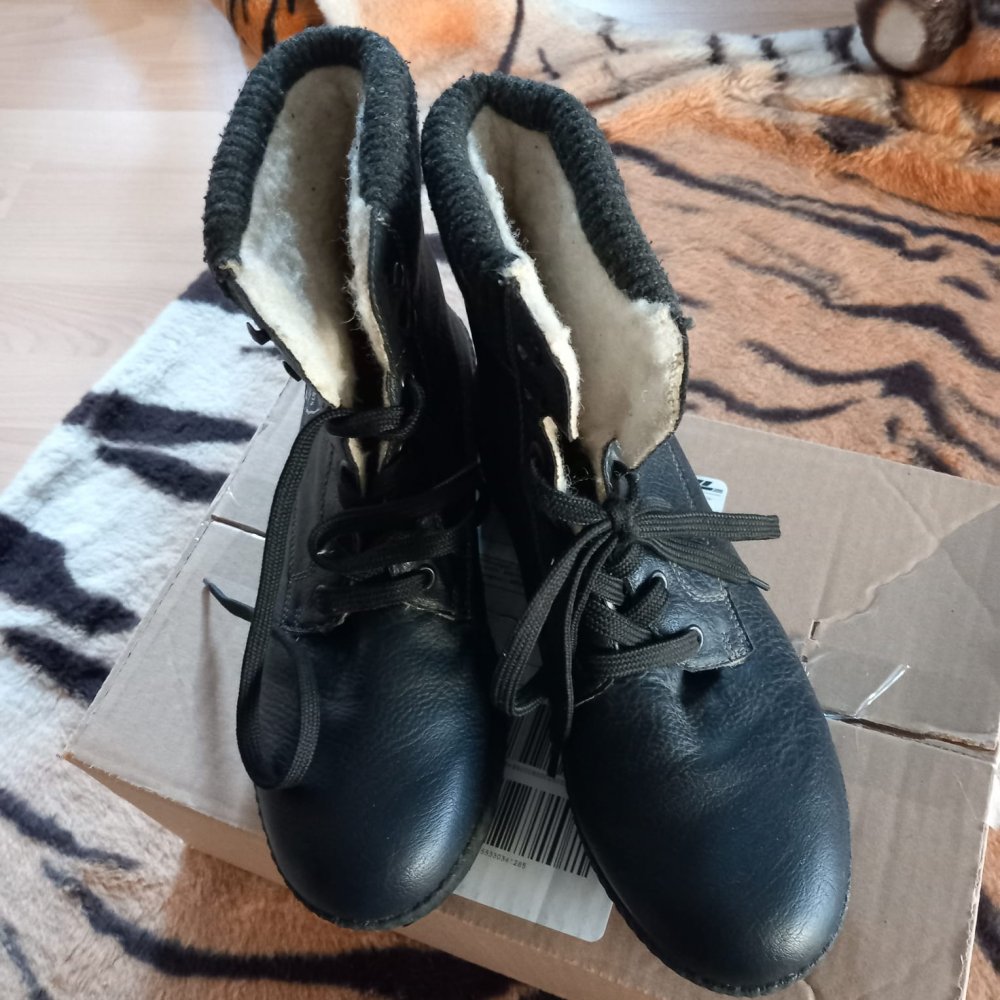 *** Neu ~ Stiefelette ~ Gefüttert ~ Rieker ***