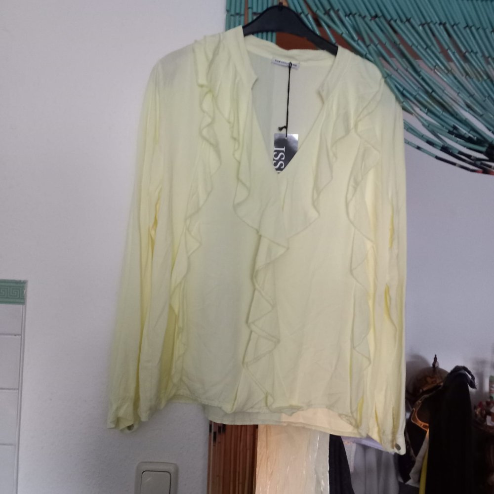 *** NEU ~ Shirt ~ Volant ***