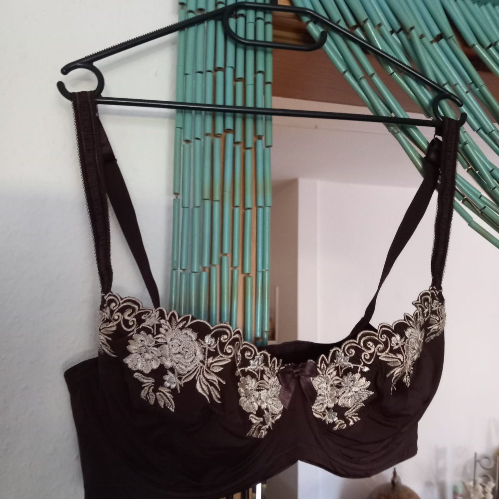 *** Neuwertiger ~ Büsten Halter ~ Miriale ***