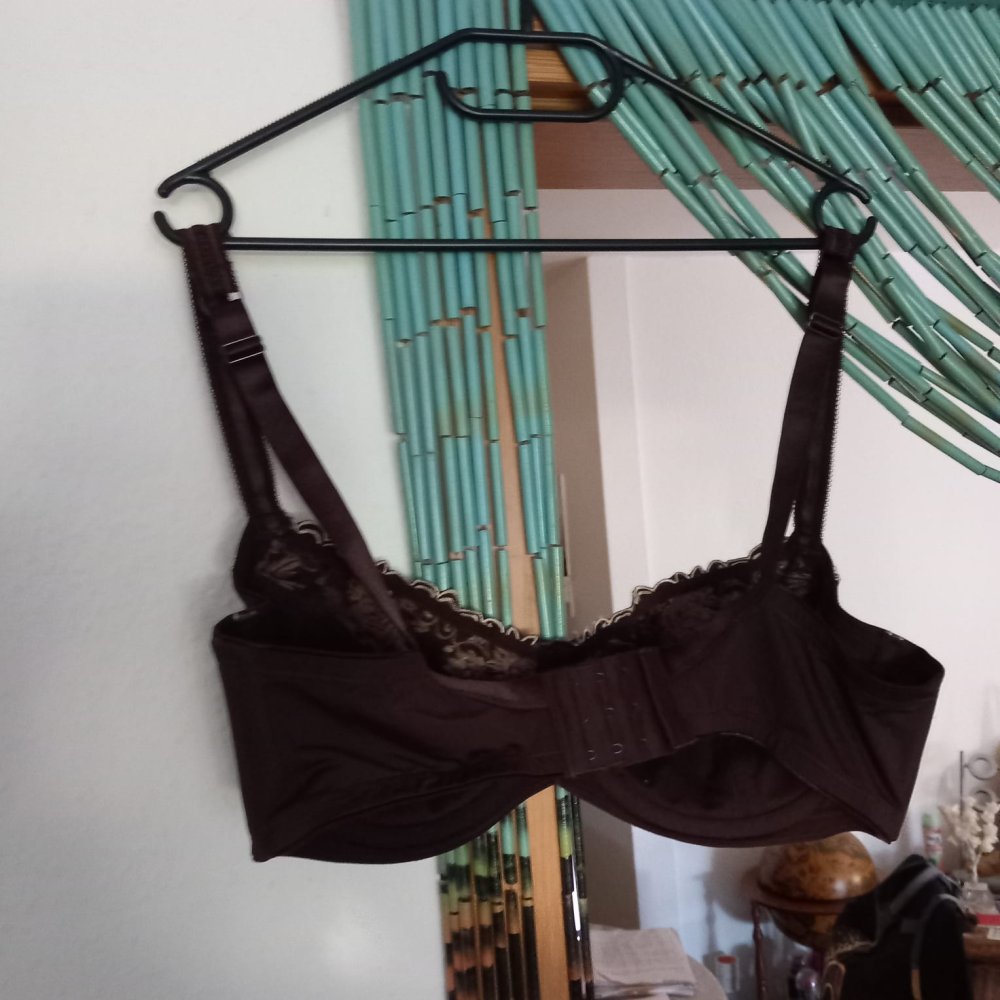 *** Neuwertiger ~ Büsten Halter ~ Miriale ***