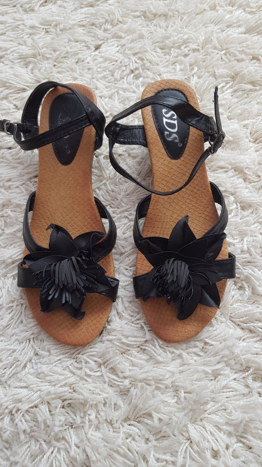 Keilabsatzsandaletten mit Blumen, Wedges