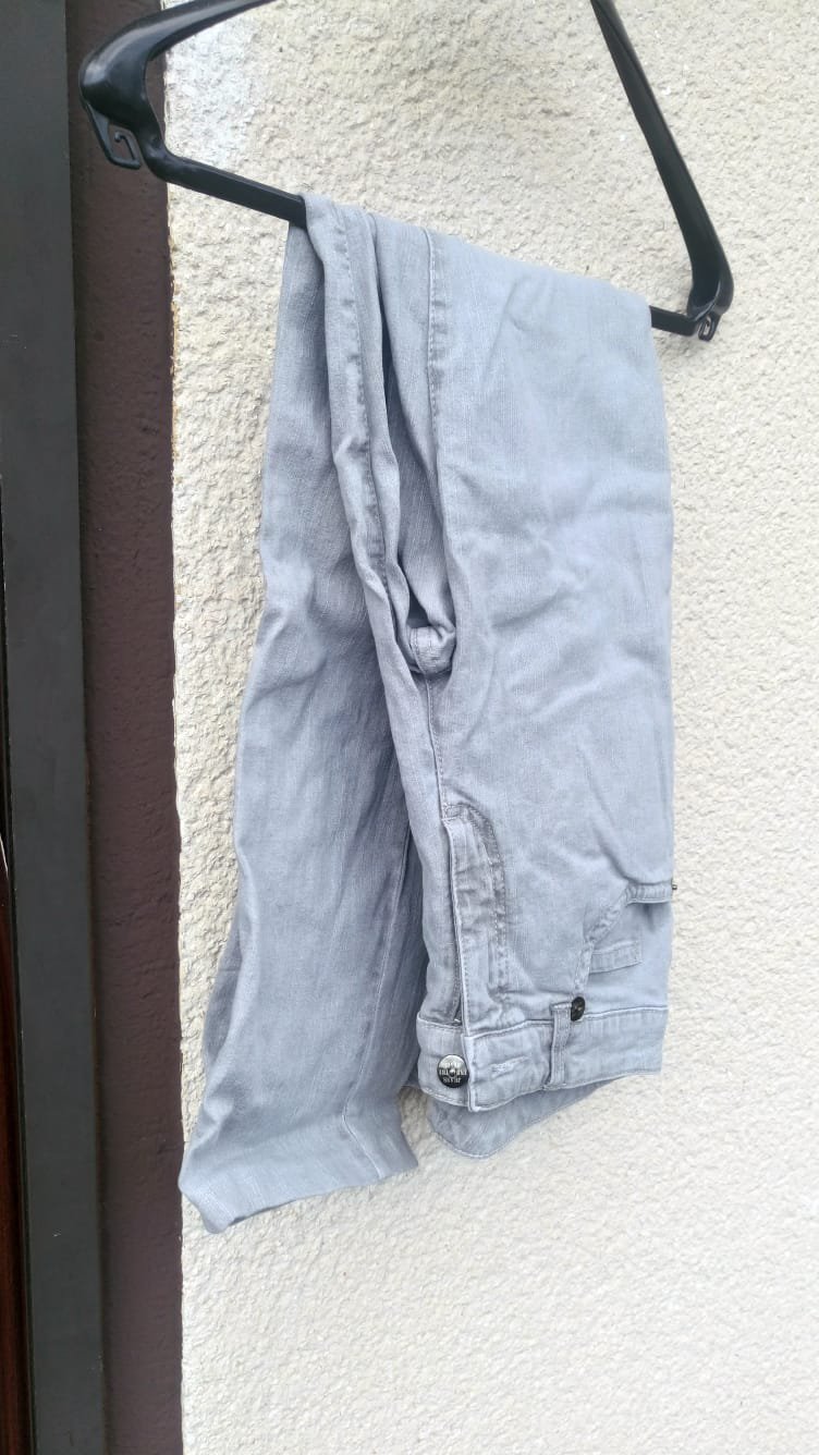Hellgraue Jeans
