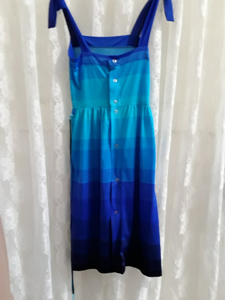 Strandkleid in den Farben des Meeres