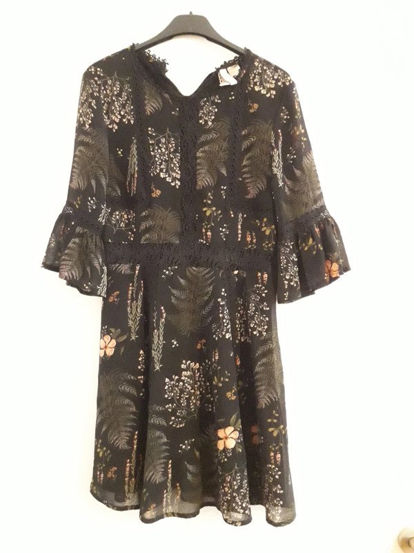 Kleid Muster Blumen Blätter Farn Herbst Herbstkleid Gemustert Grün Natur Pflanzen Witchy Wald Verziert