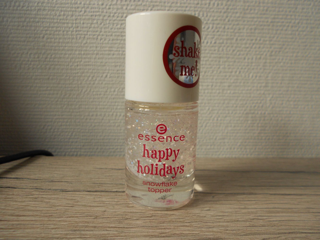 Nagellack - Snow Flake Topper - happy holidays LE essence Glitzerlack