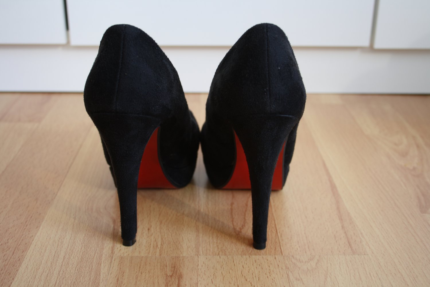 * High Heels schwarz mit roter Sohle