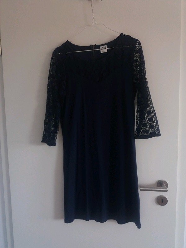   Vero Moda Kleid dunkelblau marineblau mit Spitzenärmeln Spitze
