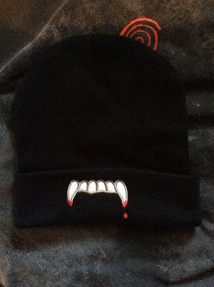 Vampirbiss-Beanie