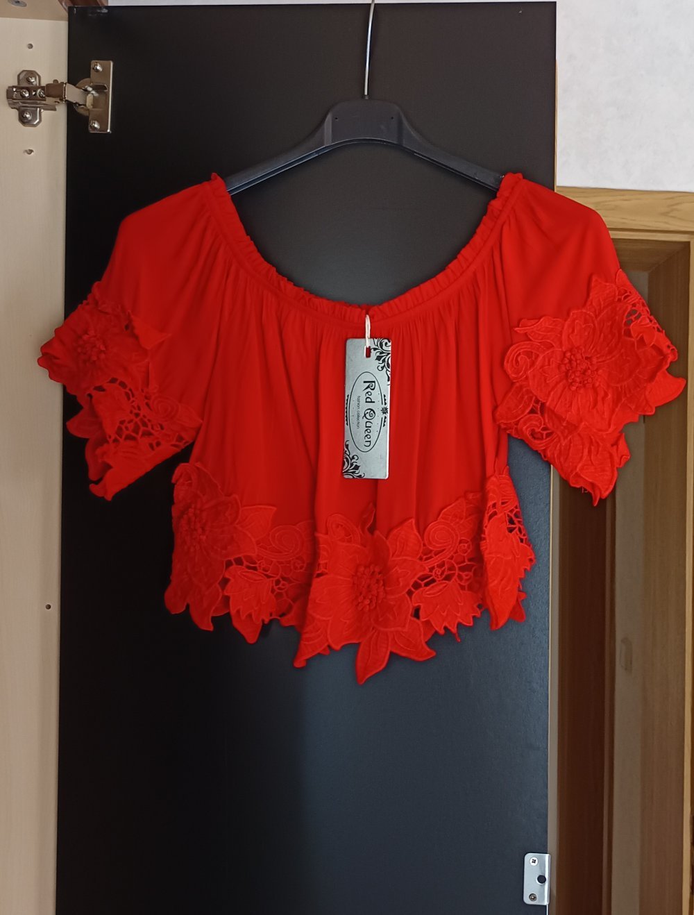 NSTA BLOGGER Red Queen moderne süsse Crop Top Oberteil Bluse rot Blumen Stickerei bestickt gr. 34 XS,36 S,38 M NEU