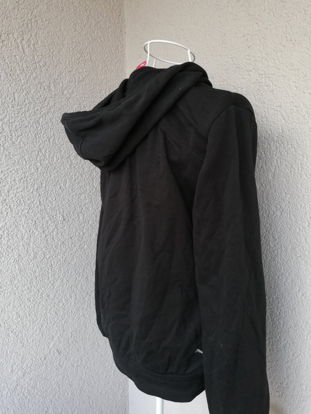 Schöner Pullover mit Kapuze von Puma