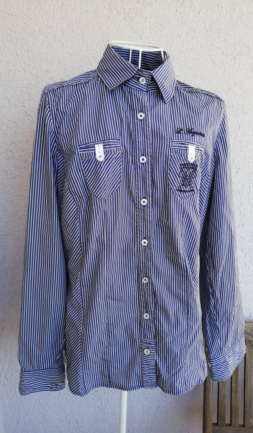 Schöne langärmlige Bluse mit Streifenmuster und Verzierungen von L'Argentina