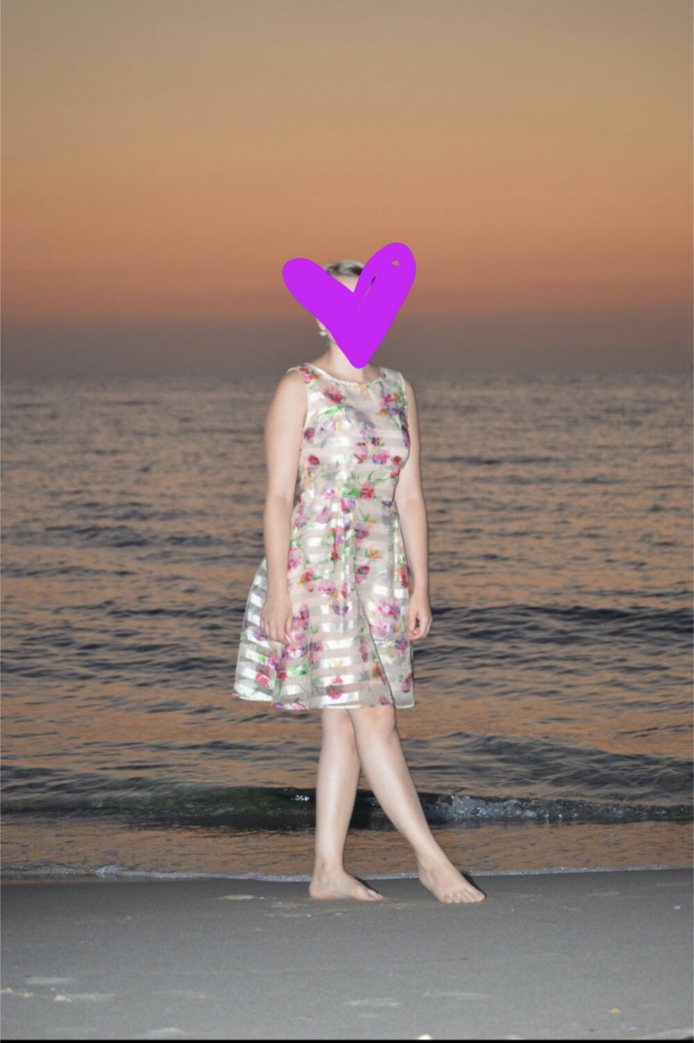 Besonderes Kleid in Creme beige mit Blumenprint 