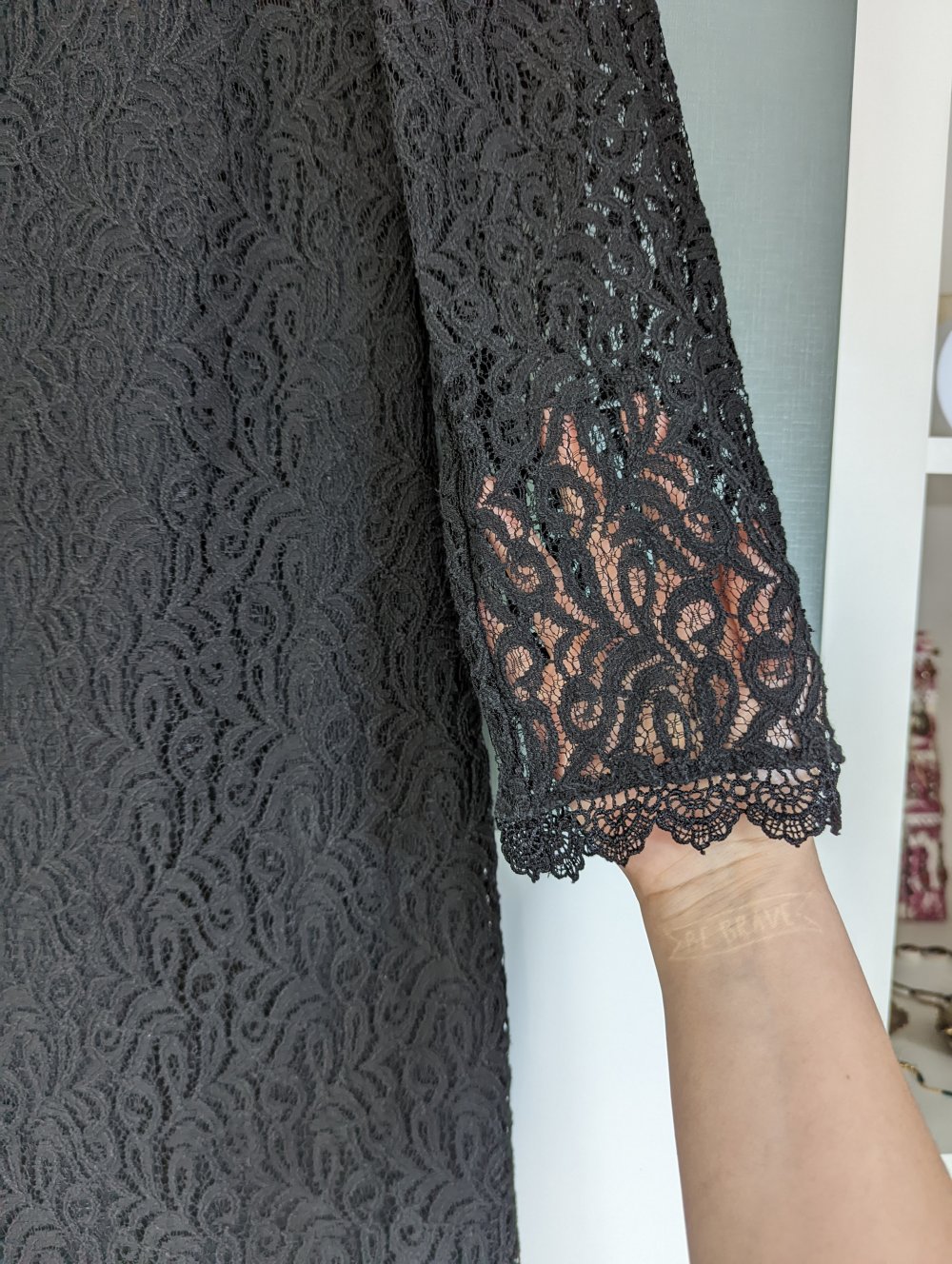 Schwarzes Spitzenkleid Mini 3/4-Arm