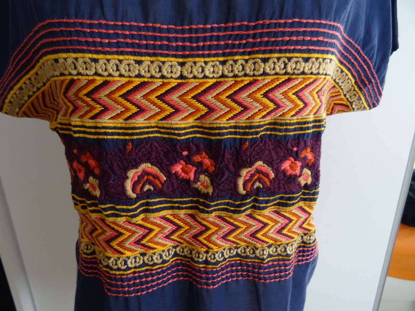 Shirt mit Stickerei