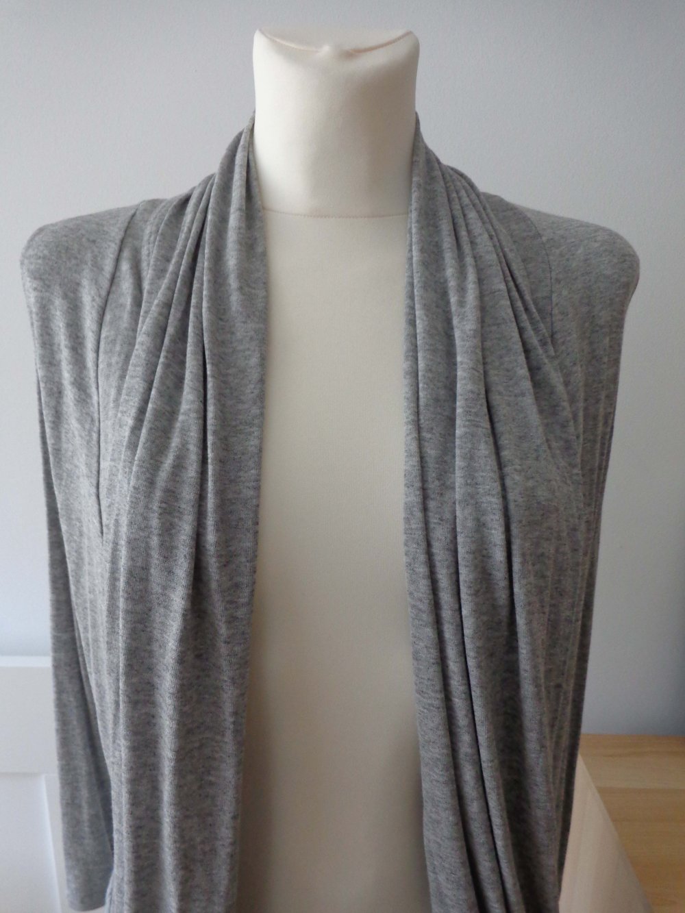 grauer Cardigan