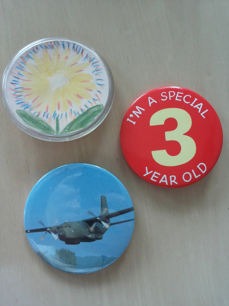 Große Broschen/Buttons, gut als Geschenk für Kinder