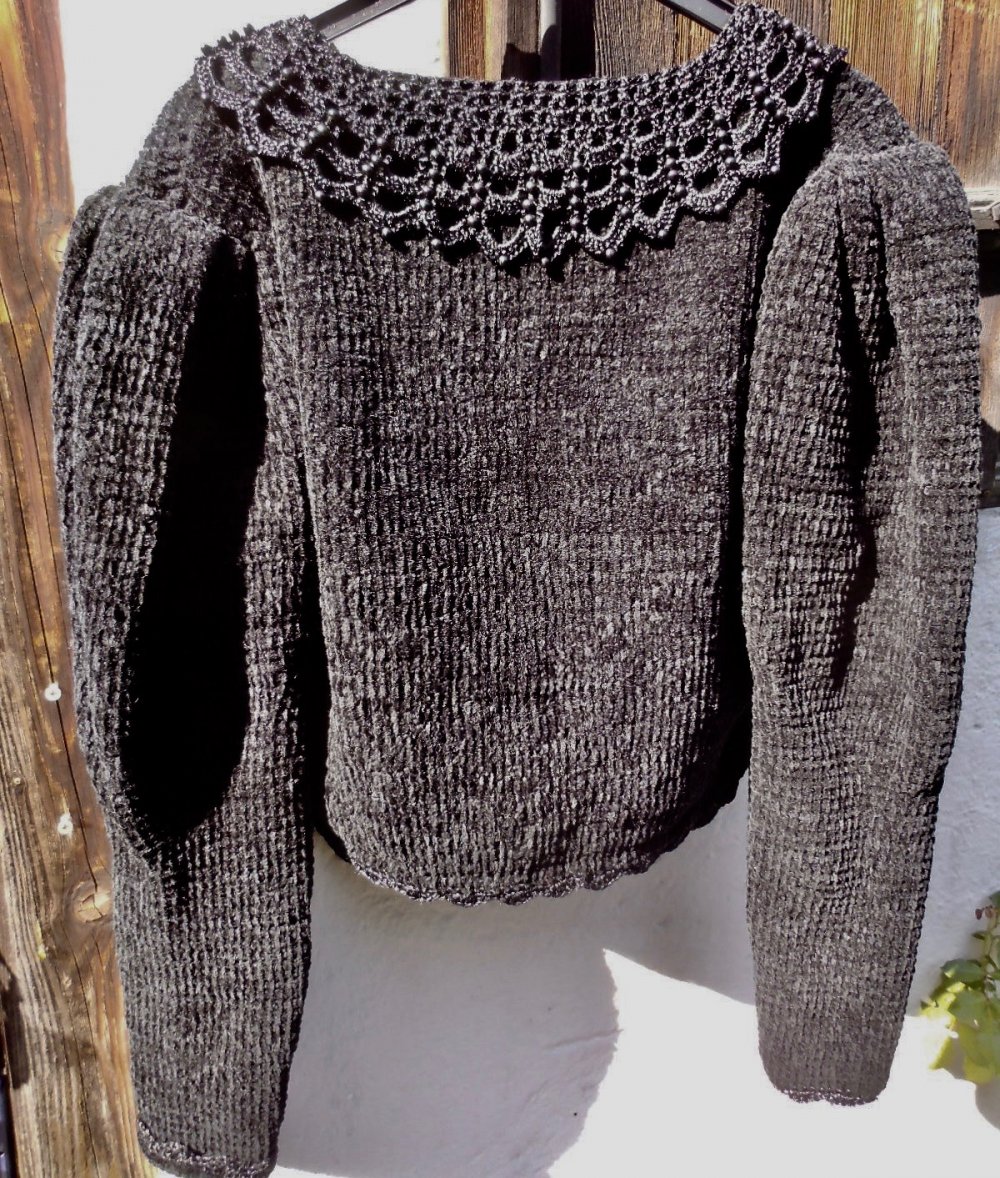 Dirndl Chenille Strickjacke mit Häkelkragen, taillenkurz, Gr.40-42