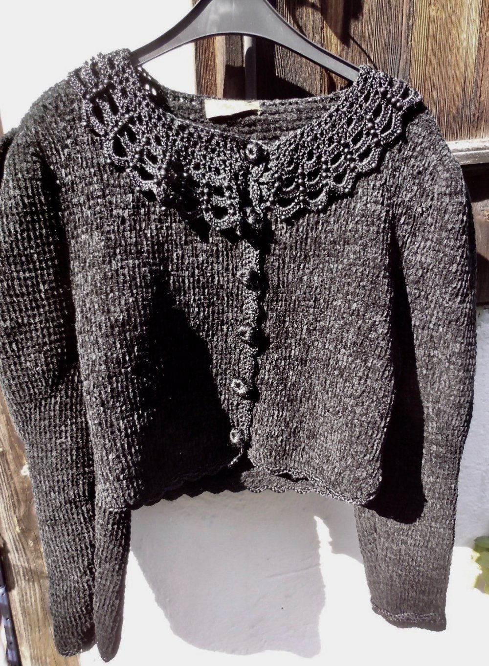 Dirndl Chenille Strickjacke mit Häkelkragen, taillenkurz, Gr.40-42