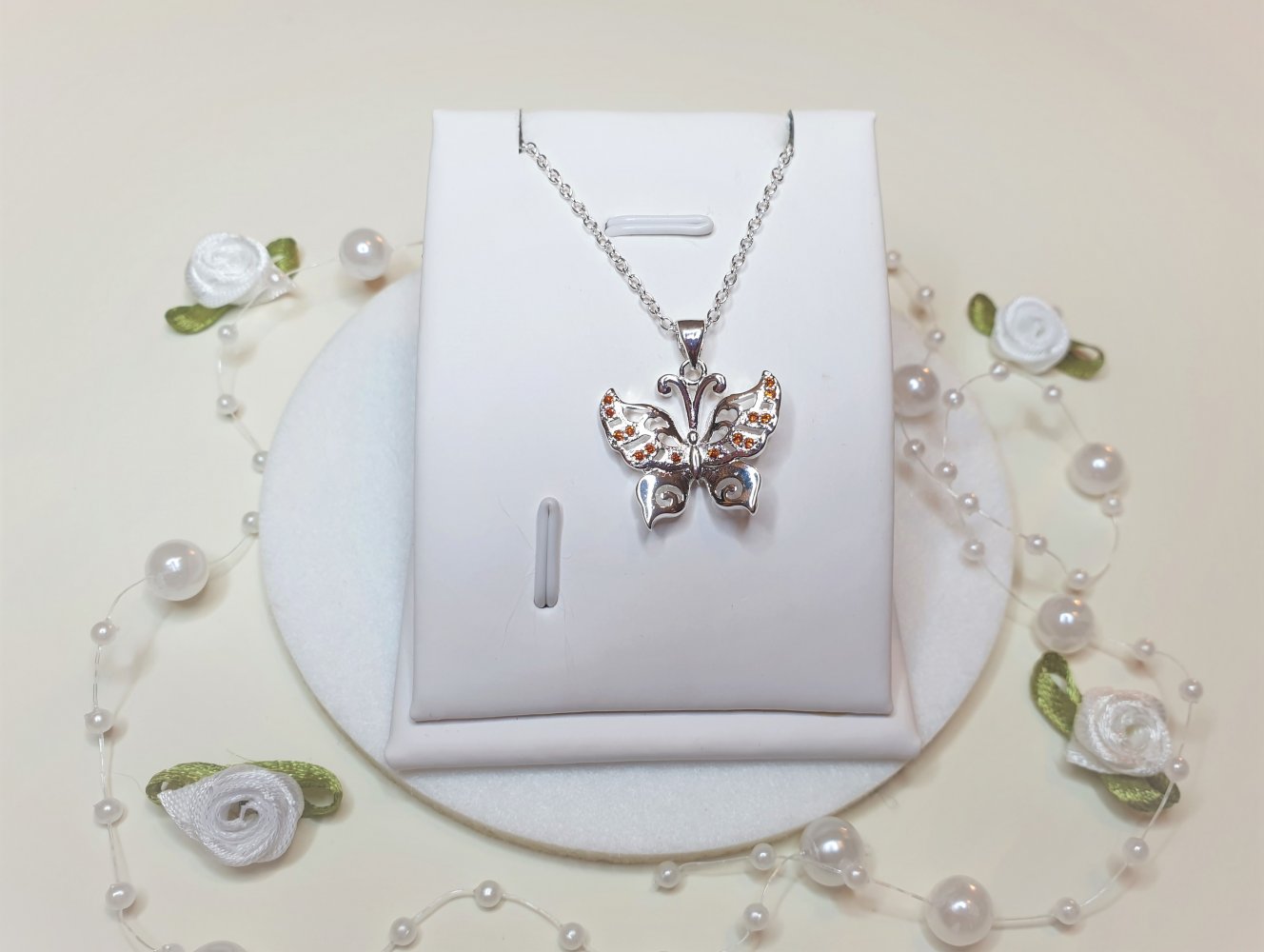 Silberne Schmetterling Kette mit funkelnden roten Zirkonia