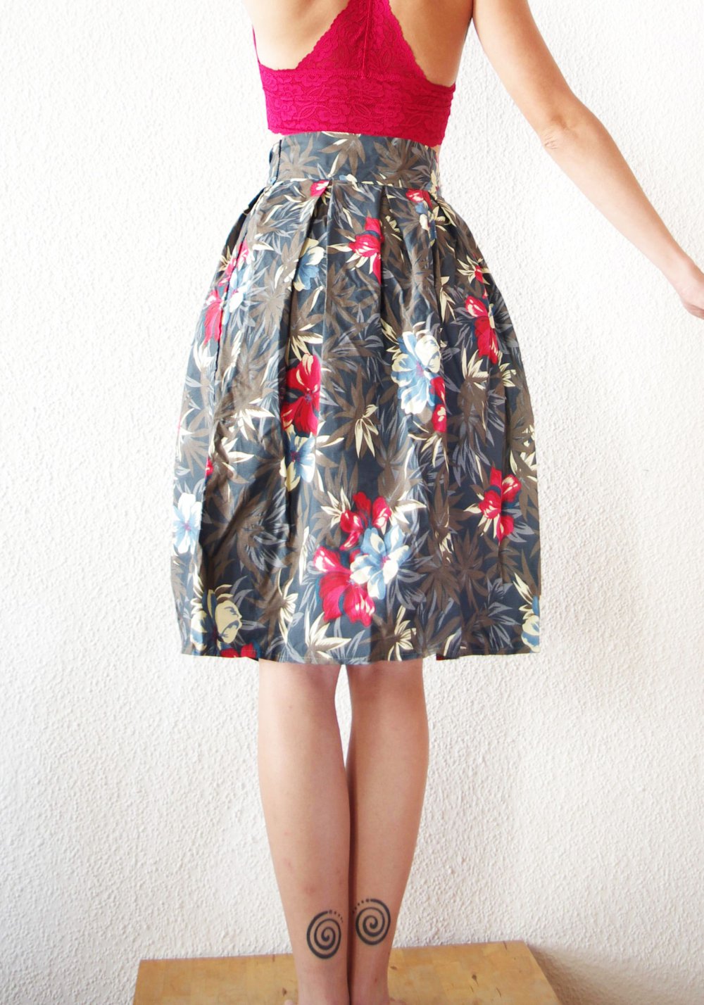 Zauberhafter retro highwaist Rock Gr. S 36 38 Pinup Taillenrock Tiki Blumen Skater